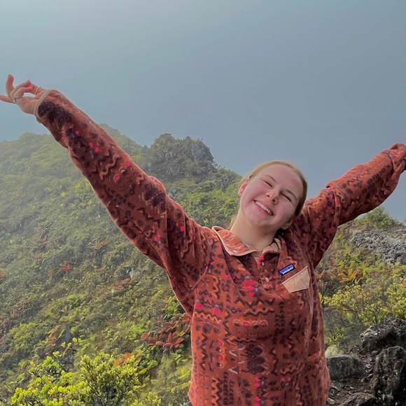 Meet your Posher, Jessica - Picture 3 of 4